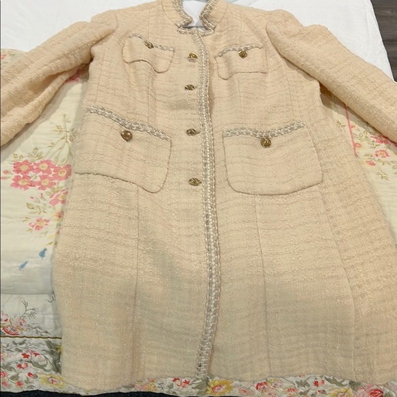 Elegant Beige Women's Jacket - Picture 1 of 8